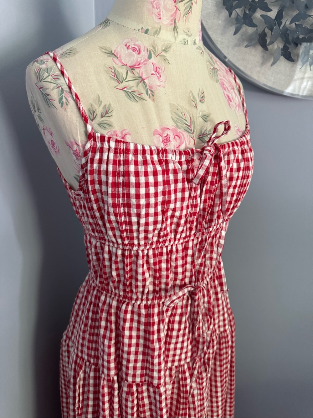 ๐ Red Gingham Tie-Front Midi Dress with Adjustable Spaghetti Straps - Picture 2 of 9